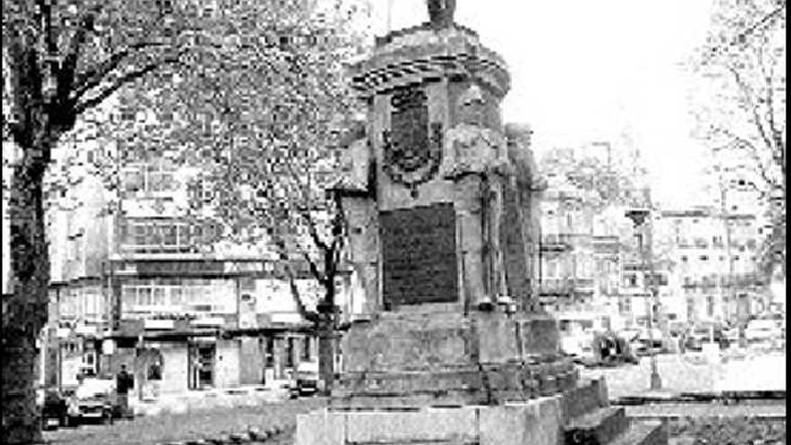 Estatua de Pedro Menéndez, en el parque del Muelle.