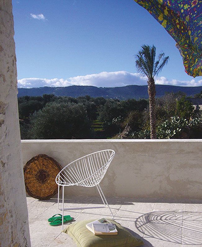 Terraza decorada con la colección 'Leaf', de Arper