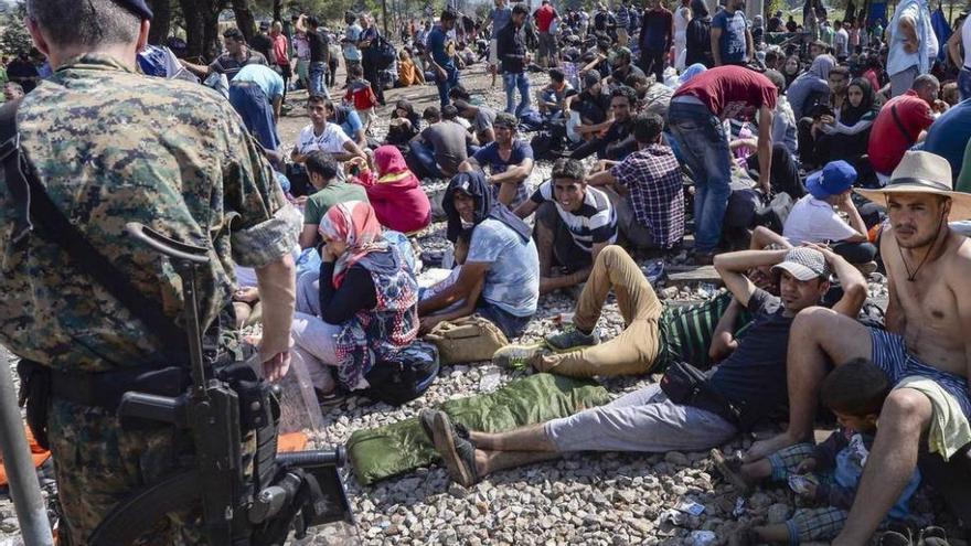 Soldados macedonios vigilan la frontera con Grecia en Gevgelija.