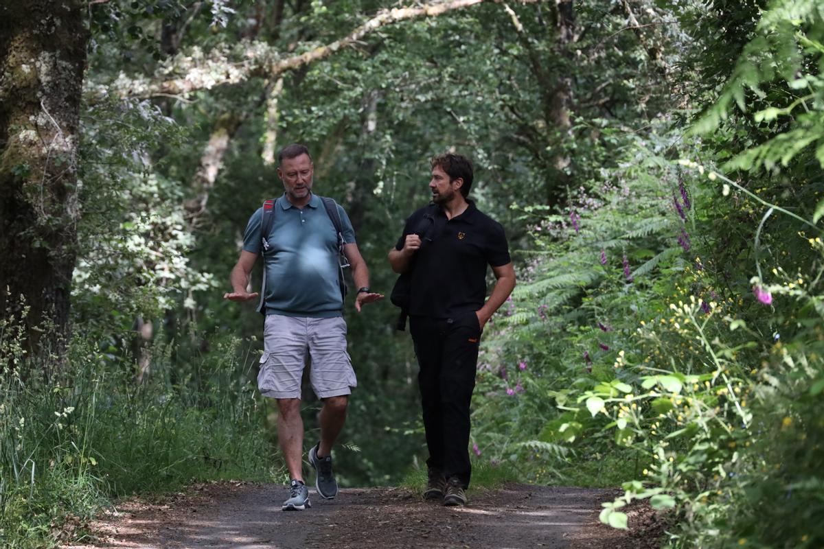 Miguel Ángel Tobías con Pedro García Aguado en el Camino de Santiago