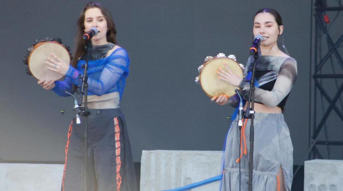Mon Laferte en su concierto de ayer en Santiago  / JESÚS PRIETO