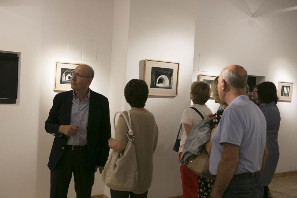 Eliseo Pascual inaugura la exposición de fotografía «Las luces de Torre Juana».