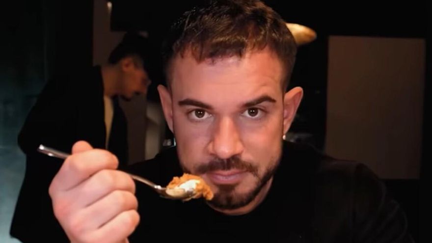 El influencer gastronómico de moda alucina en este restaurante de Santiago: &quot;El precio para la calidad es regalado&quot;