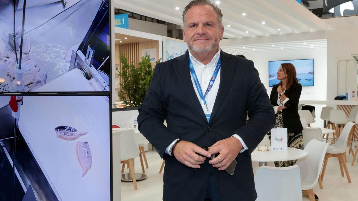 El director general de Marfrío, Santiago Montejo, en su stand de Conxemar.