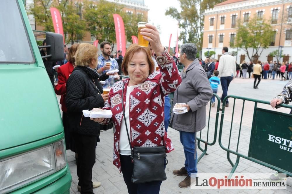 Reparto de pasteles de carne en el Cuartel de Arti