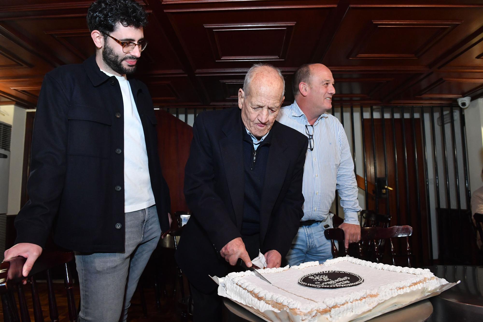 César Bonilla cumple 90 años y lo celebra en el local más antiguo de Bonilla a la Vista que funciona en A Coruña