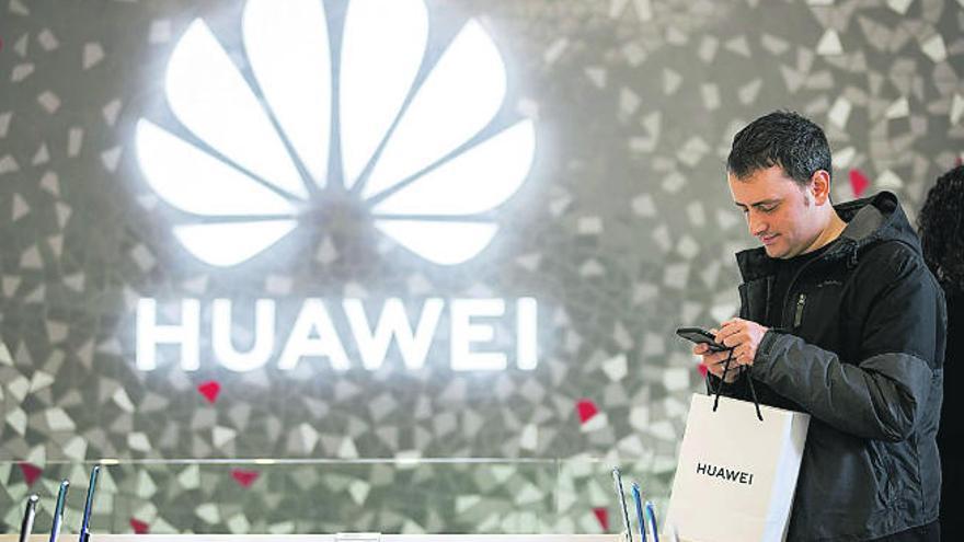 Inauguración de la primera tienda de Huawei en Barcelona el sábado.