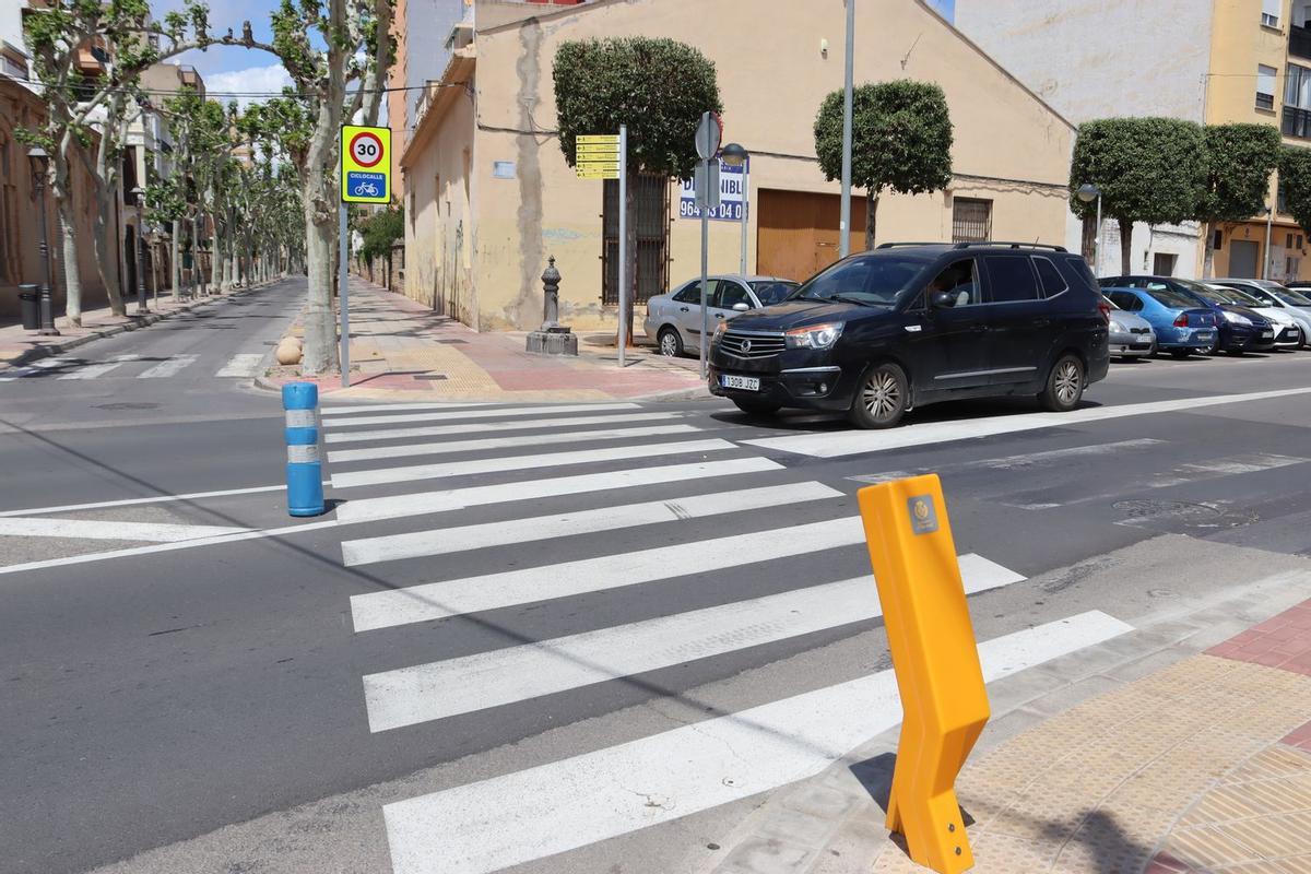 El dispositivo se ha colocado en el paso de peatones ubicado frente al Passeig de l'Estació.