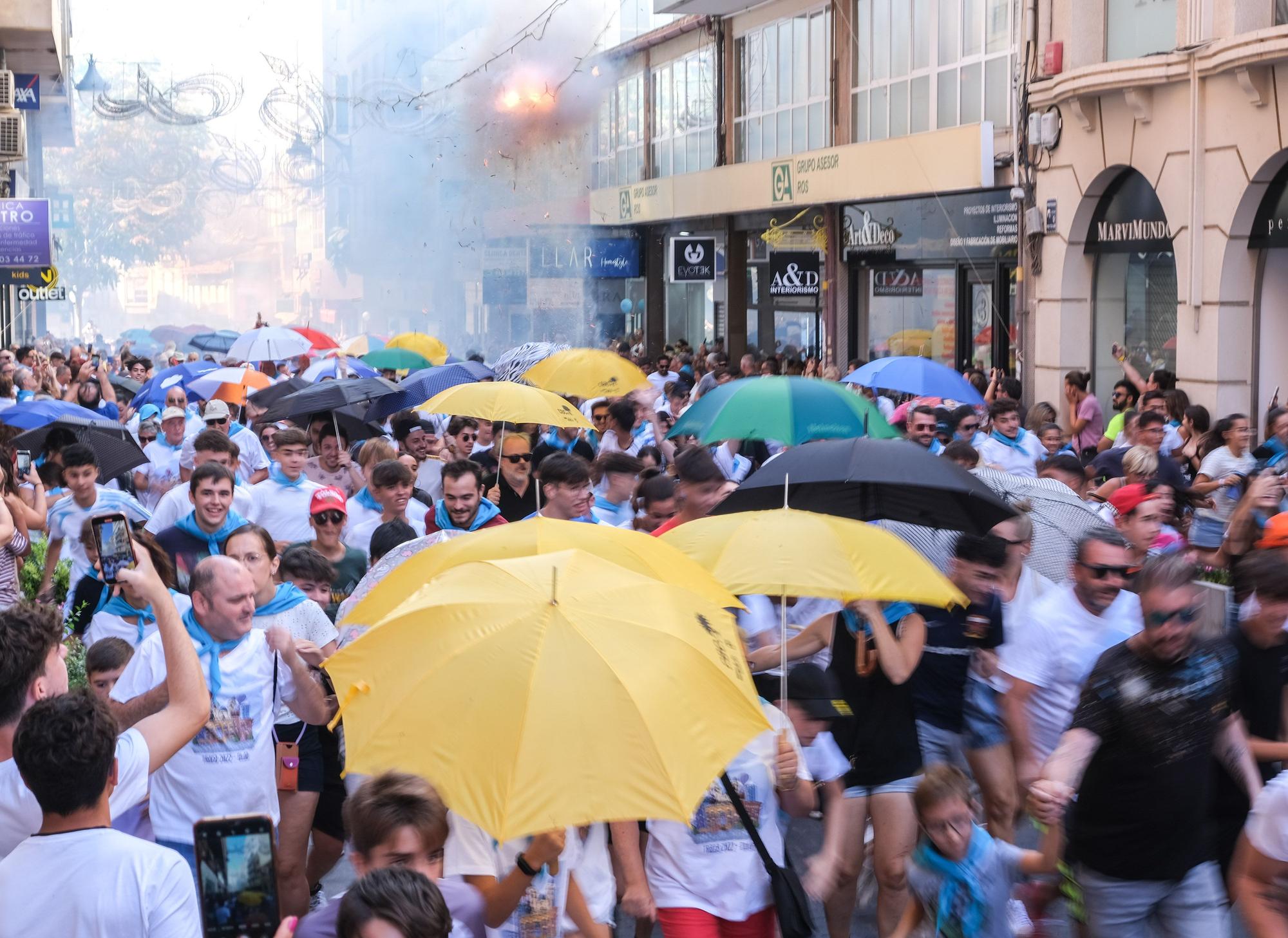 Así ha sido el "Correr la traca" y la suelta de globos de las Fiestas  Mayores de Elda - Información