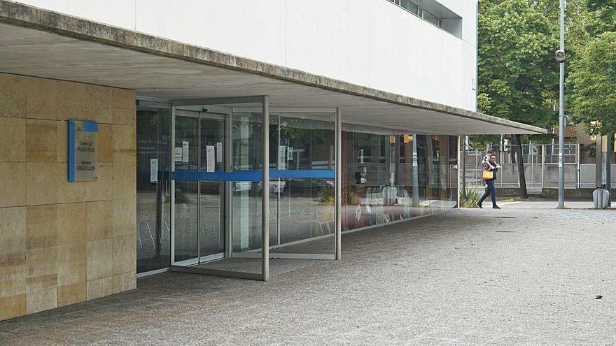 La biblioteca municipal de Girona, Ernest Lluch, ahir.