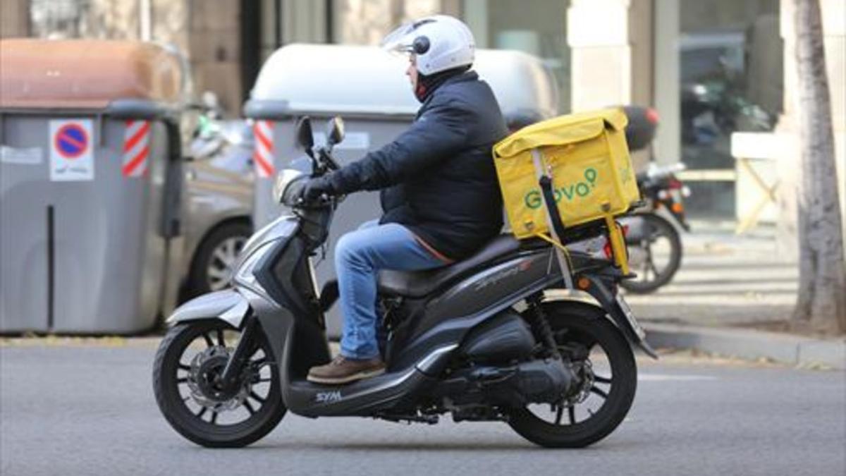 Otro motociclista de Glovo, el 29 de noviembre en la capital.