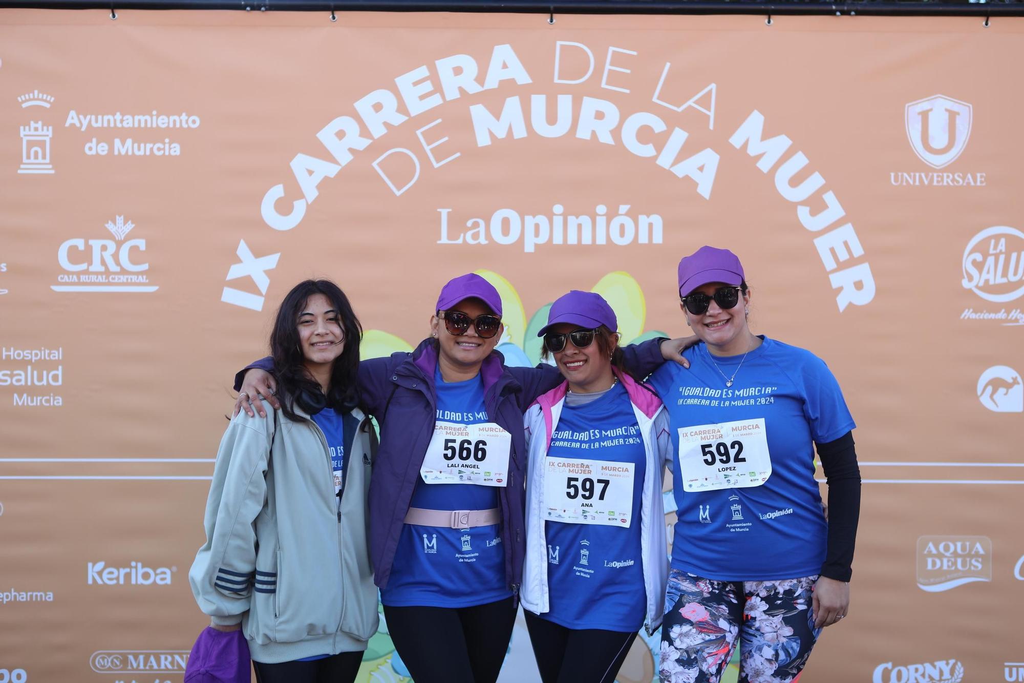 Carrera de la Mujer: así han posado las corredoras en el photocall antes de la salida