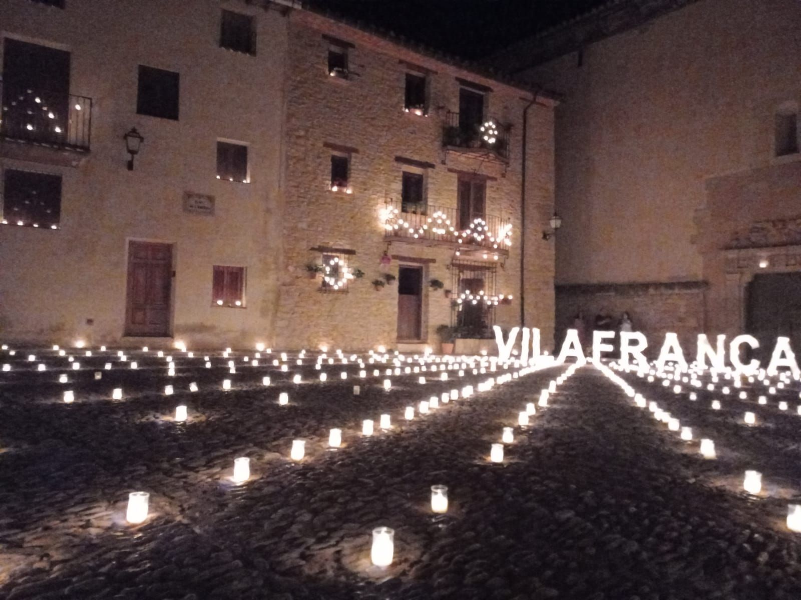 GALERÍA | 14.000 velas alumbran Vilafranca en la espectacular &#039;Nit dels Ciris&#039;