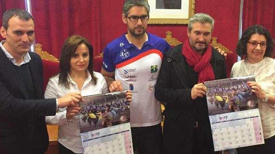 Presentación del calendario, ayer, en Tui. // D.P.