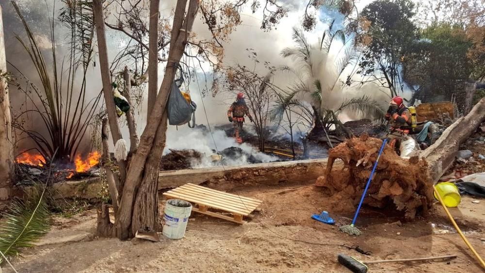 Incendio en una alquería de Castelló