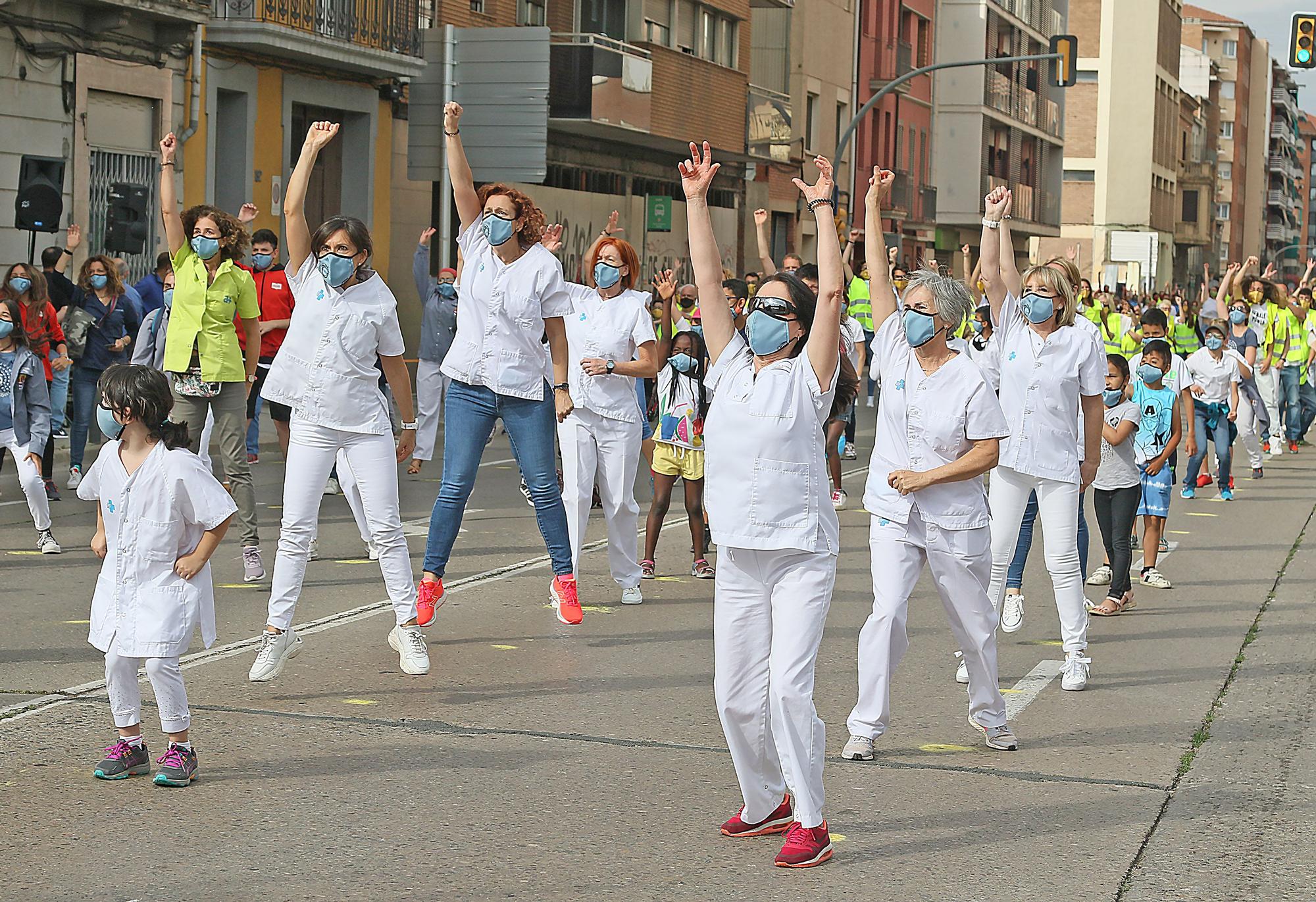 600 voluntaris fan un videoclip a Manresa en agraïment al personal sanitari