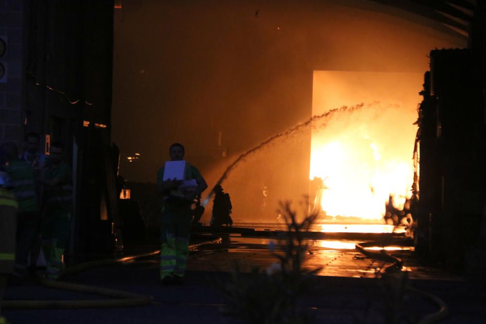 Incendi en una empresa de Sarrià de Ter