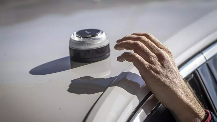 Vídeo: Fecha de caducidad de la baliza V16: la DGT confirma que el dispositivo tiene fin de uso