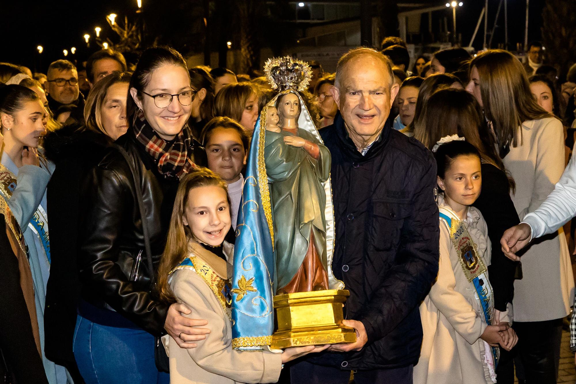 Devoción en Benidorm en la procesión de L'Alba