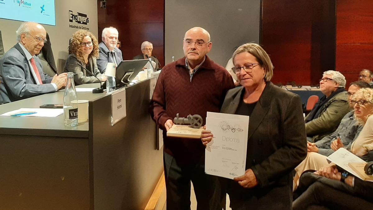 Rosa Serra i Jordi Alonso recollint el premi