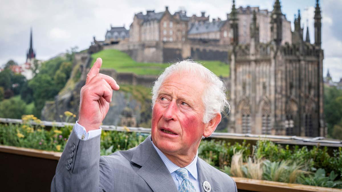 El príncipe Carlos de Inglaterra, durante una visita a Edimburgo, en octubre del 2021