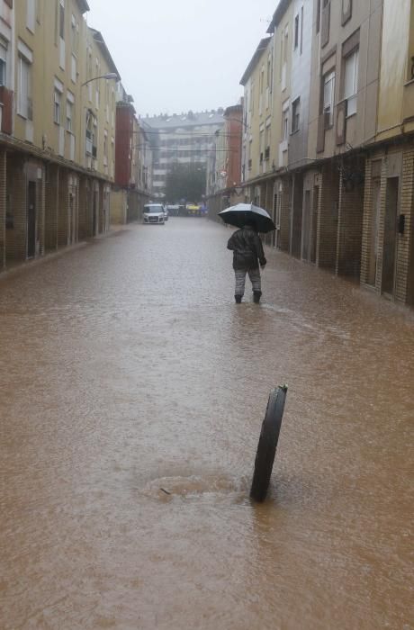 Consecuencias de la tromba de agua caída en Alzira esta pasada madrugada y esta mañana.