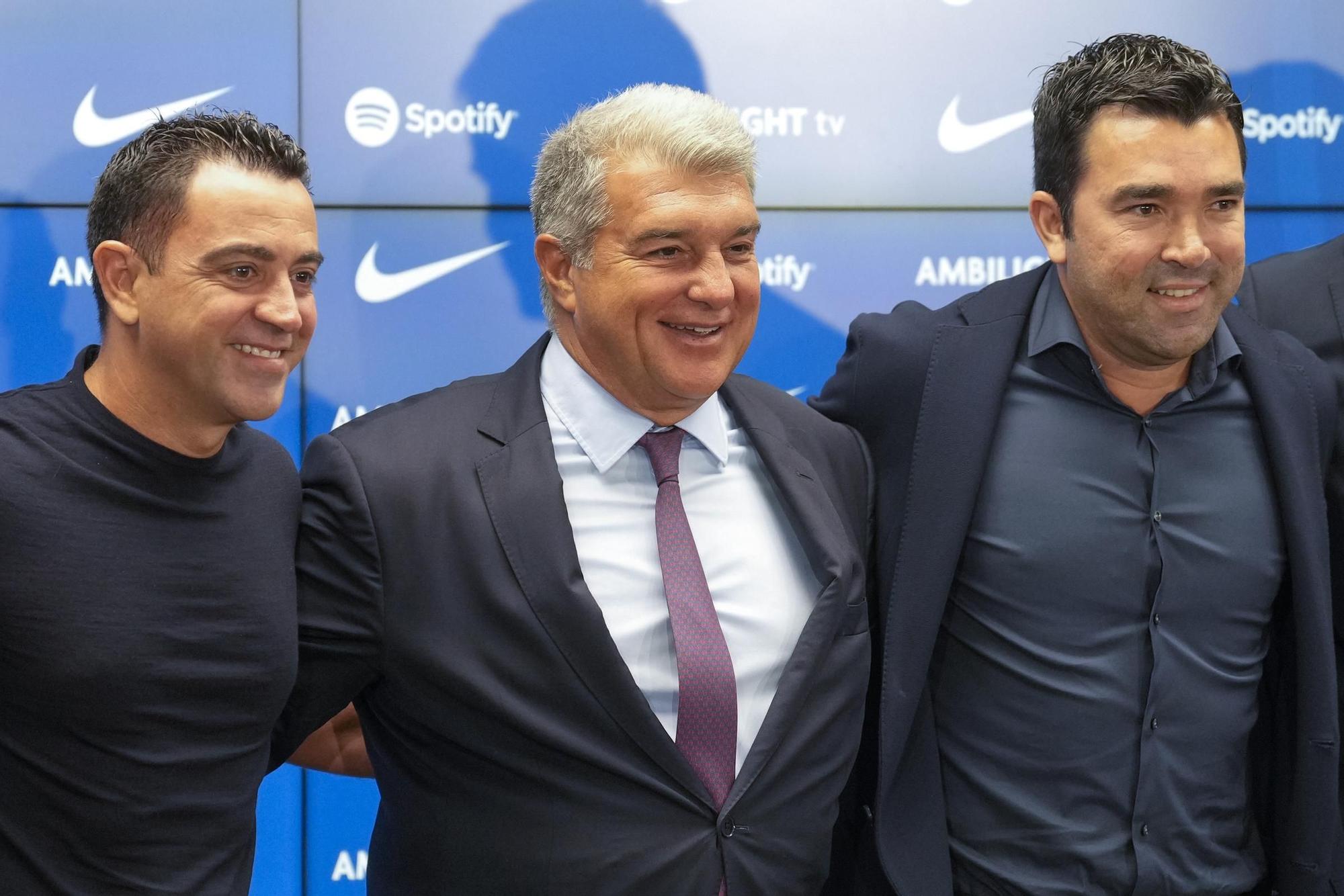 Xavi, Laporta y Deco, en la presentación de este como nuevo director deportivo del Barça.