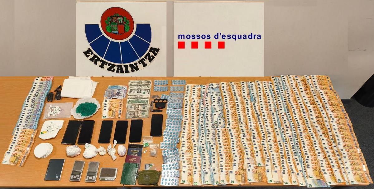 Imagen de la droga intervenida en la operación