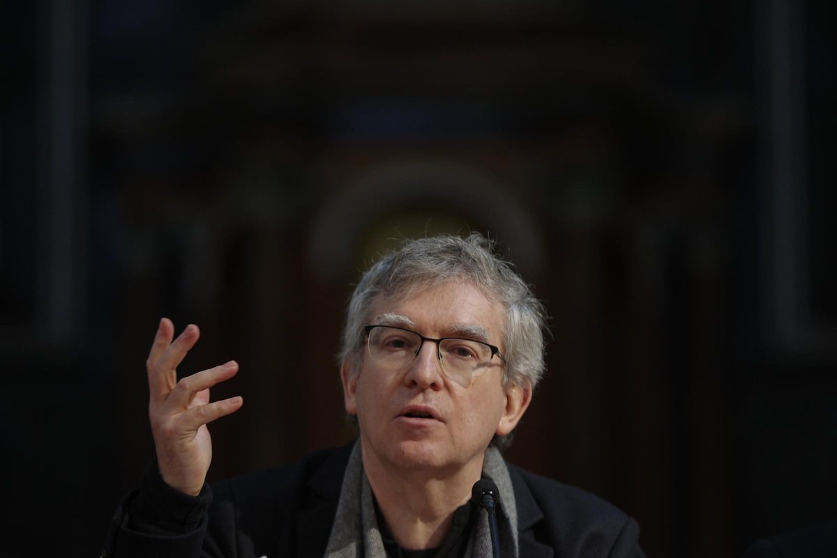El escritor y profesor de la Universitat Jaume I de Castelló, SantiagoPosteguillo, durante una conferencia.
