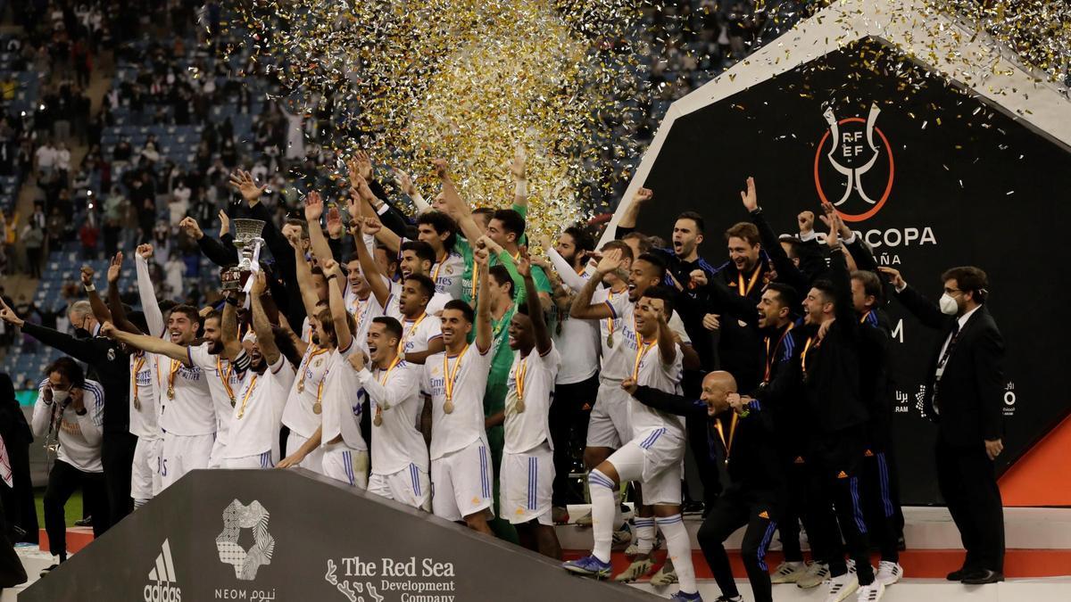 El Real Madrid, campeón de la Supercopa tras vencer al Athletic - Faro de  Vigo