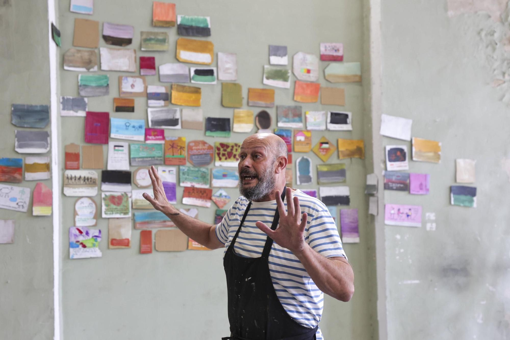 Una casa, un coche o un cordero: los deseos de los hombres y las mujeres que han llegado a Asturias huyendo de sus hogares