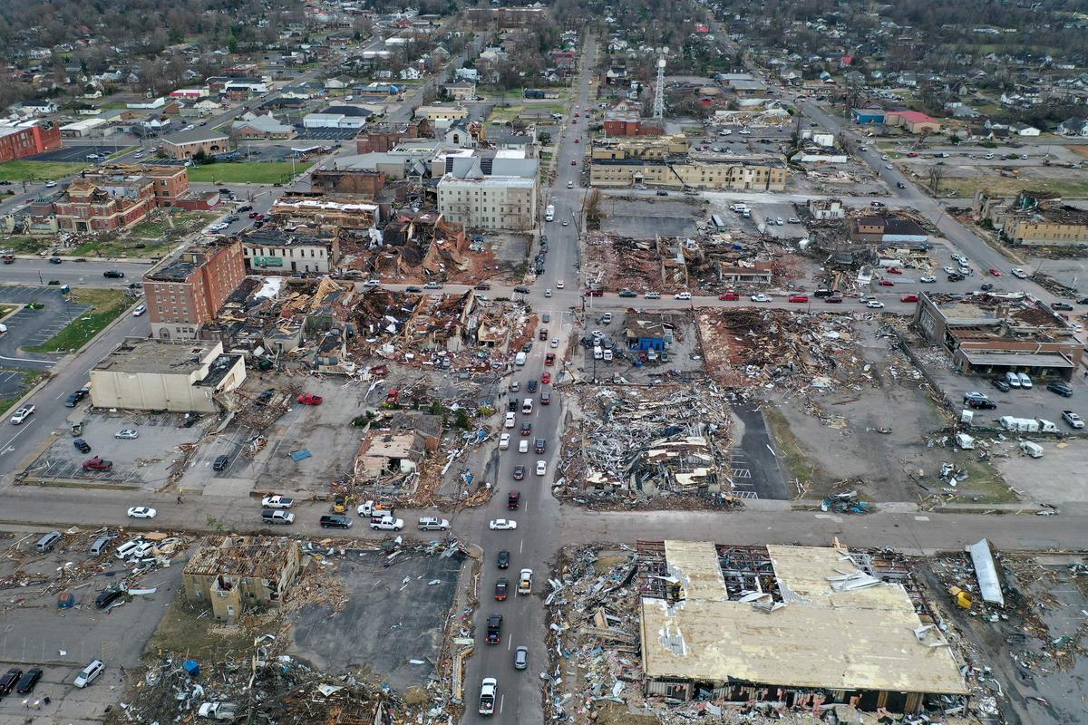 Vista aérea de un barrio de Mayfield (Kentucky), tras el paso de un tornado.
