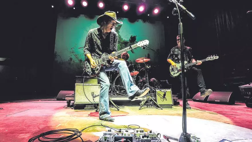 The Waterboys repasan cuatro décadas de música en los Jardines de Abril