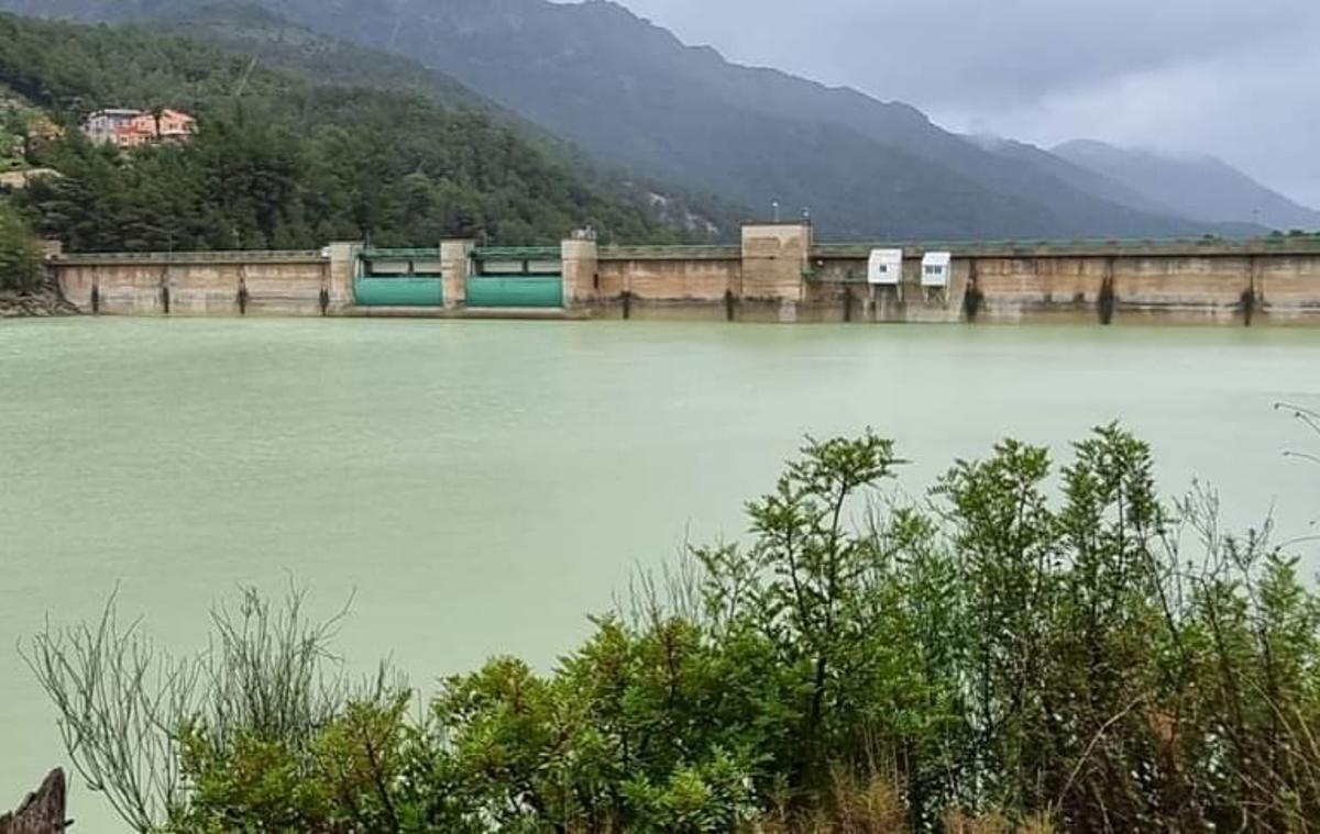 El embalse de Guadalest ha ganado 2 hm3 esta semana. Imagen de esta mañana