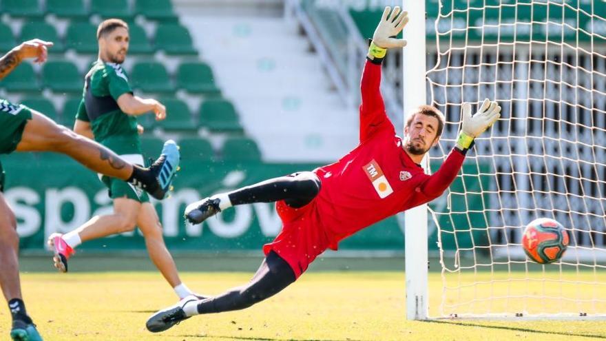 Luis Castillo, durante un entrenamiento reciente con el primer equipo