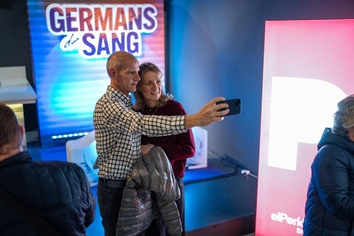 Sesión de Germans de Sang en el Teatro Condal, para los suscriptores y lectores de El Periódico, Diari de Girona, Regió 7 y del semanario Empordà.