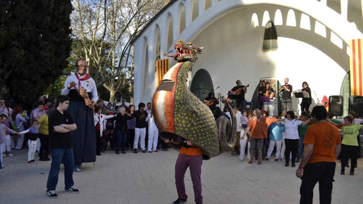 El Drac Baluk Astharot, en uno de sus bailes en la Masia Freixa