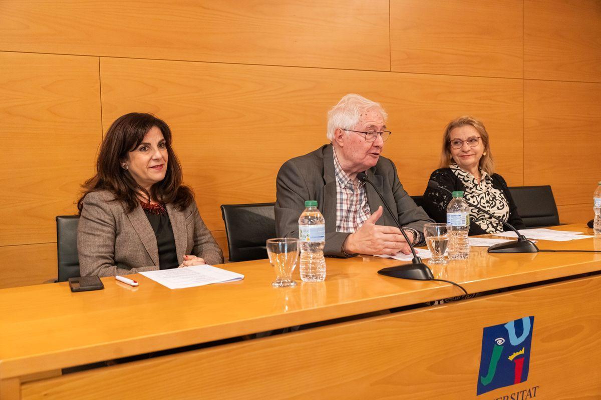 Arquimbau intervé durant la celebració de l'assemblea general.