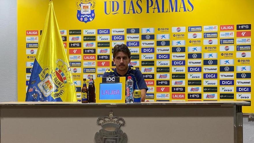 Manu Fuster, sobre la teoría de la manta en esta UD Las Palmas: «Si no estás bien en ataque tienes que arriesgar más atrás...»