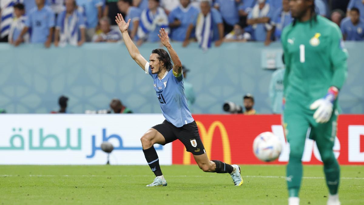 Cavani terminó frustrado con el colegiado