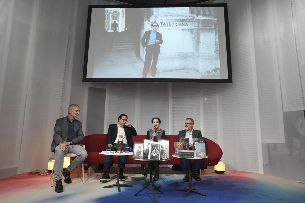 El homenaje a Javier Marías en Fráncfort. De izda. a dcha., el periodista alemán Paul Ingendaay; Gustavo Guerrero, editor de Marías en Francia; su traductora al alemán, Susanne Lange, y Roald Spahr, editor de su obra en Alemania.