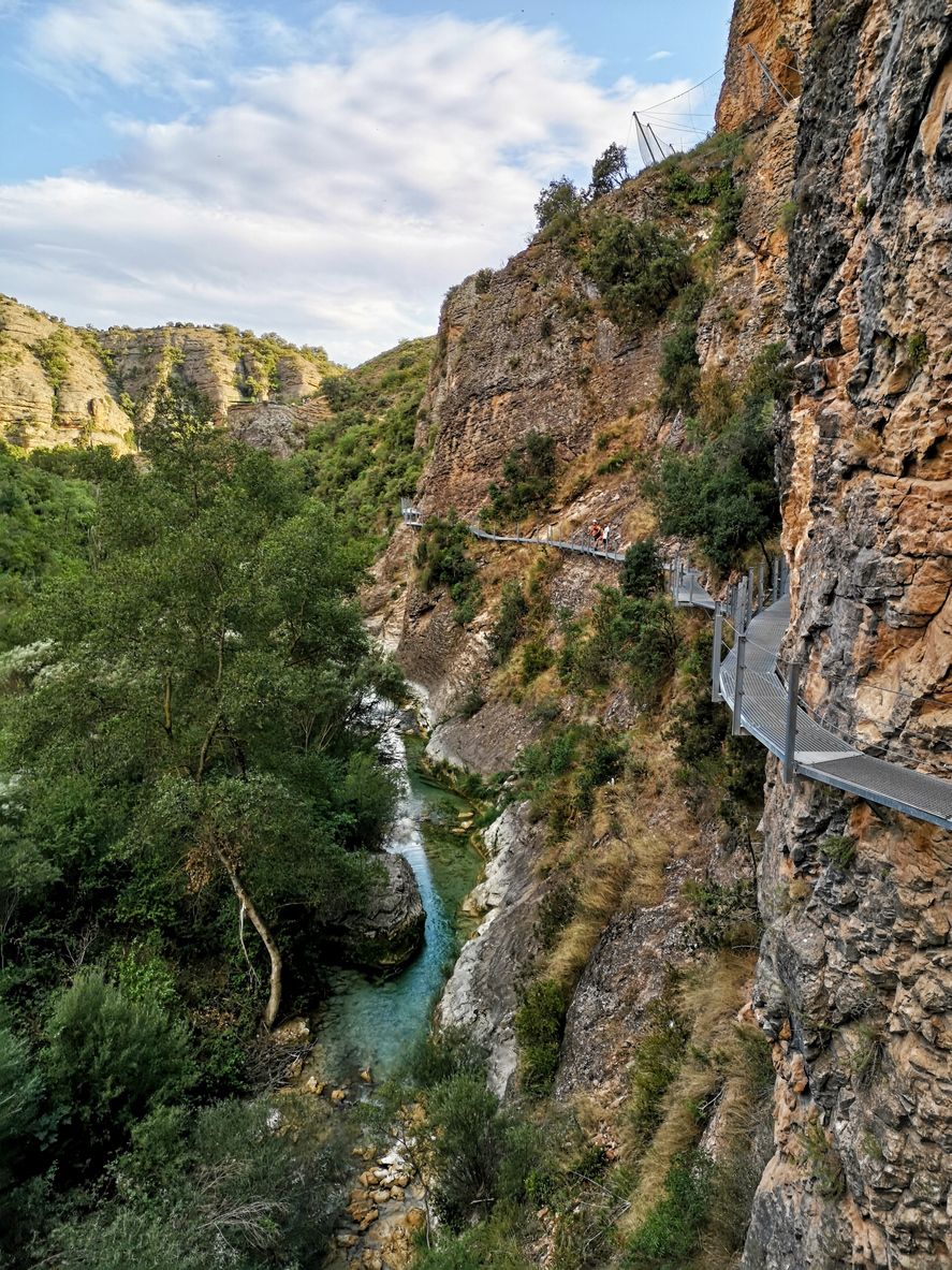 Pasarela sobre el río Vero en Alquézar.