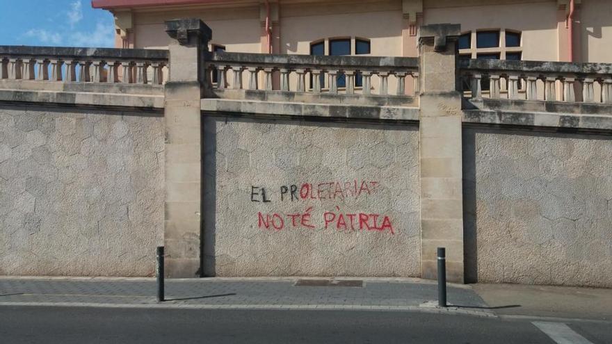 Pintada en el puente del tren