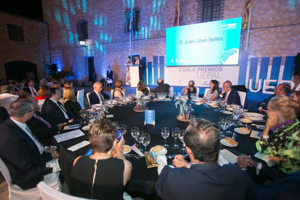 La I Gala de Premios UEPAL escenifica la unidad empresarial de Alicante