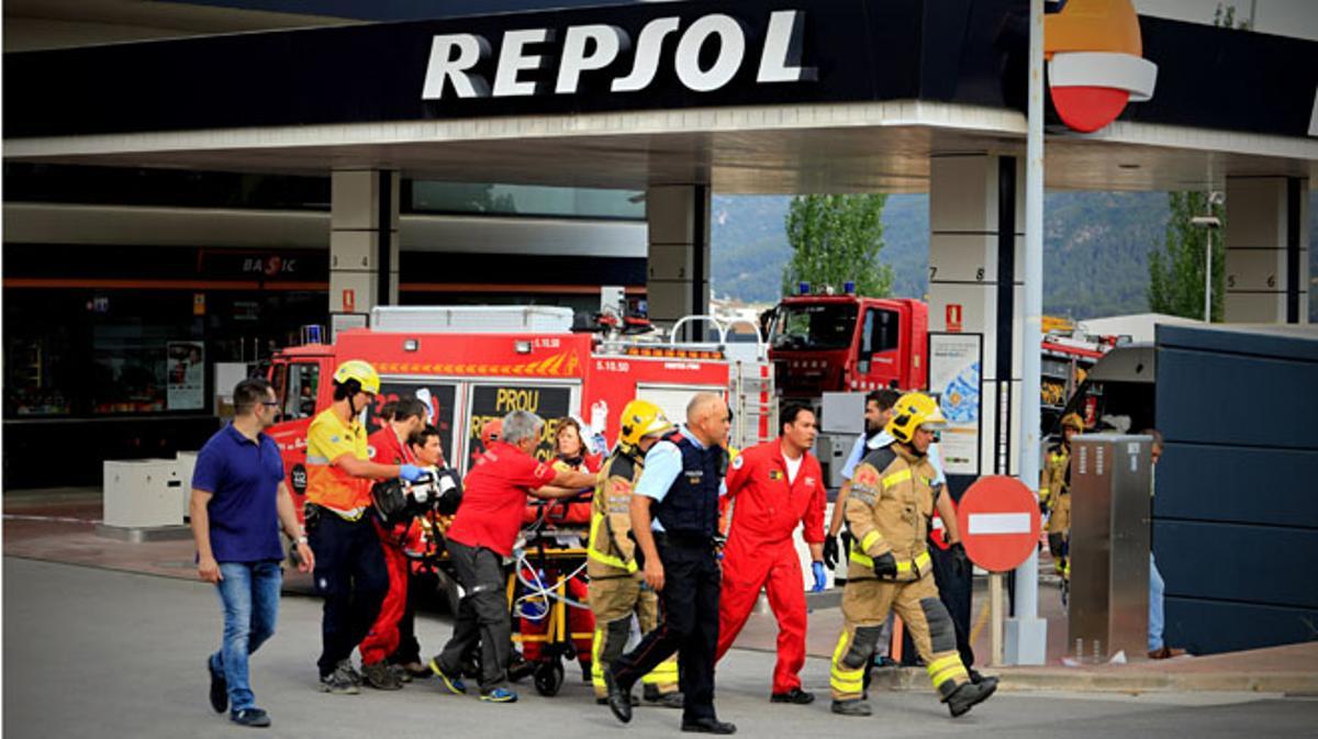 Un mort i un ferit greu en un incendi en una gasolinera de Sant Sadurní d’Anoia.