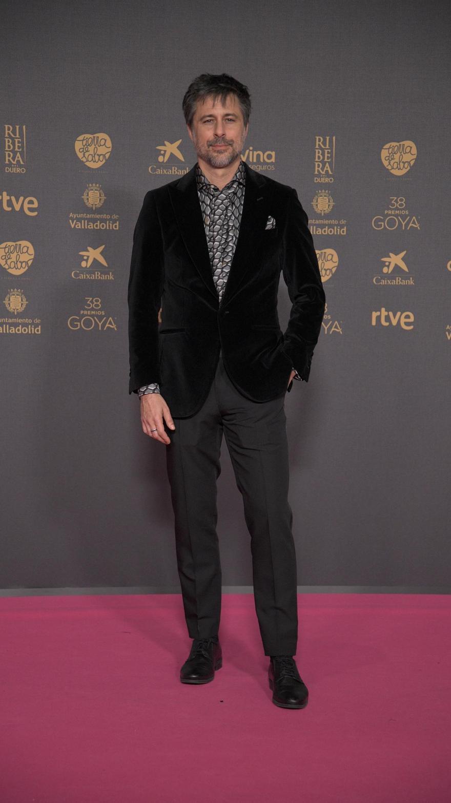 El actor Hugo Silva  posó en la alfombra previa a la gala de la 38 edición de los Premios Goya