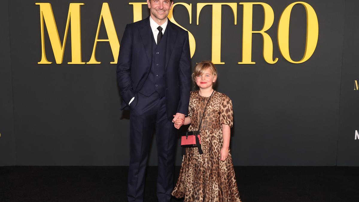 Bradley Cooper presume de hija: la primera alfombra roja de la pequeña Lea (y su debut como actriz)