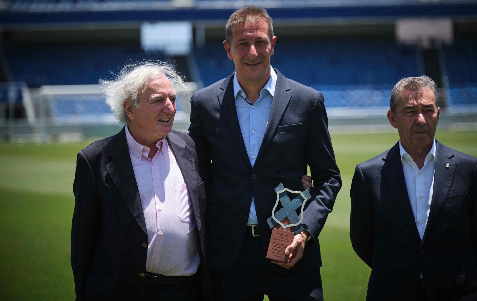 Entrega a Ramis del distintivo Leyenda blanquiazul