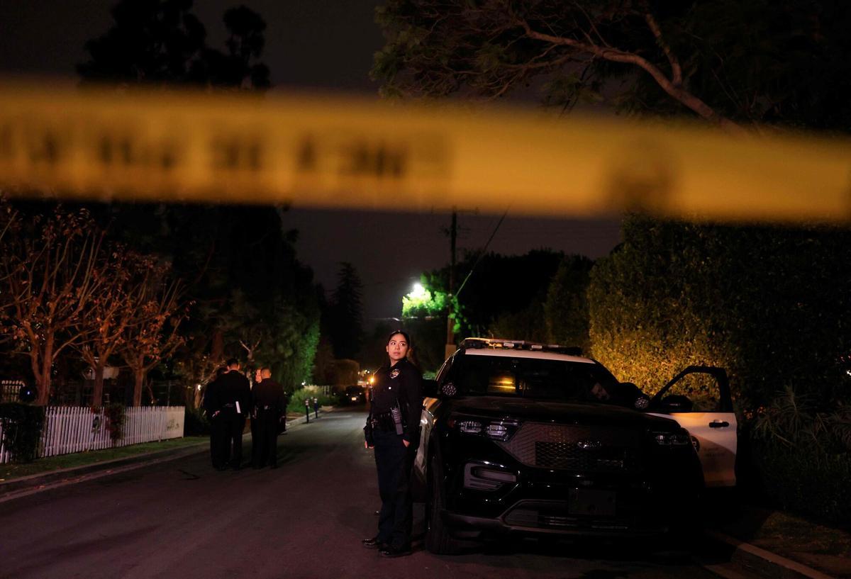 BRENTWOOD, CALIFORNIA - DECEMBER 14: LAPD officers keep watch as the police investigate two people found dead in Rob Reiner's home on December 14, 2025 in Brentwood, California. The LAPD confirmed that the deceased are Rob Reiner and his wife Michele Singer Reiner. Mario Tama/Getty Images/AFP (Photo by MARIO TAMA / GETTY IMAGES NORTH AMERICA / Getty Images via AFP)