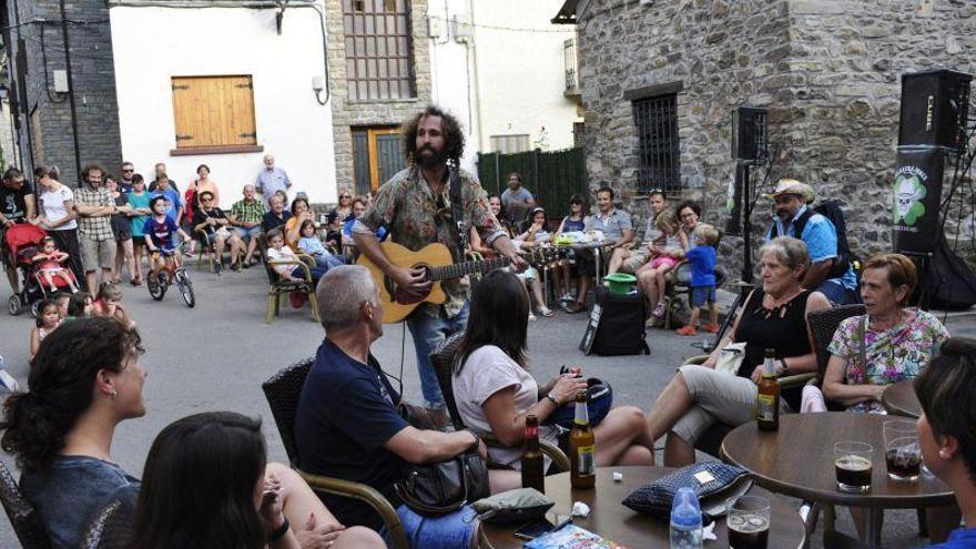 La música sale a la calle en Villanúa